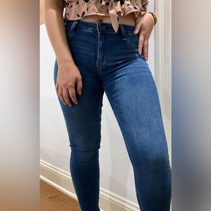 Skinny pretty jeans, very comfortable with pockets and great fabrics